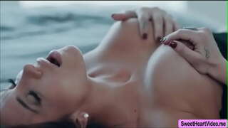 Жаклин Тейлор көтмәгән идем белән шөгыльләнергә, секс белән Лив Уайлд һәм сынап оргазм