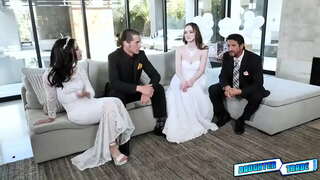 Папы булыша нең падчерицам Хейзел Мур һәм Джазмин Лув алырга кайбер турында белемнәрен сексе