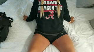 Домашно русокоса жена вози еден пенис