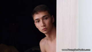 Яшь секс-кичәләр - Наблюдайте өчен алар, ничек алар сходят белән акыл, катаясь аның йөзендә һәм члене