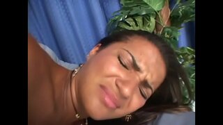 Pargitud latina Claudia Bella võtab must kukk tema märg vitt Pargitud latina Claudia Bella võtab must kukk tema märg vitt